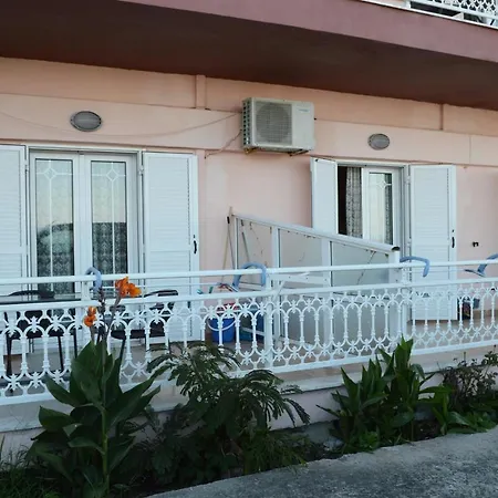 Anestis House Homestay *